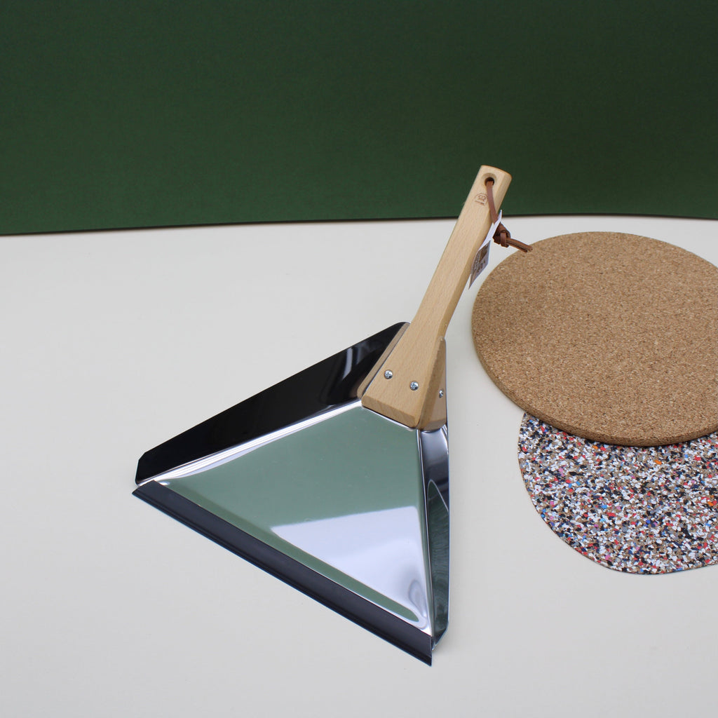 Dust pan Delta