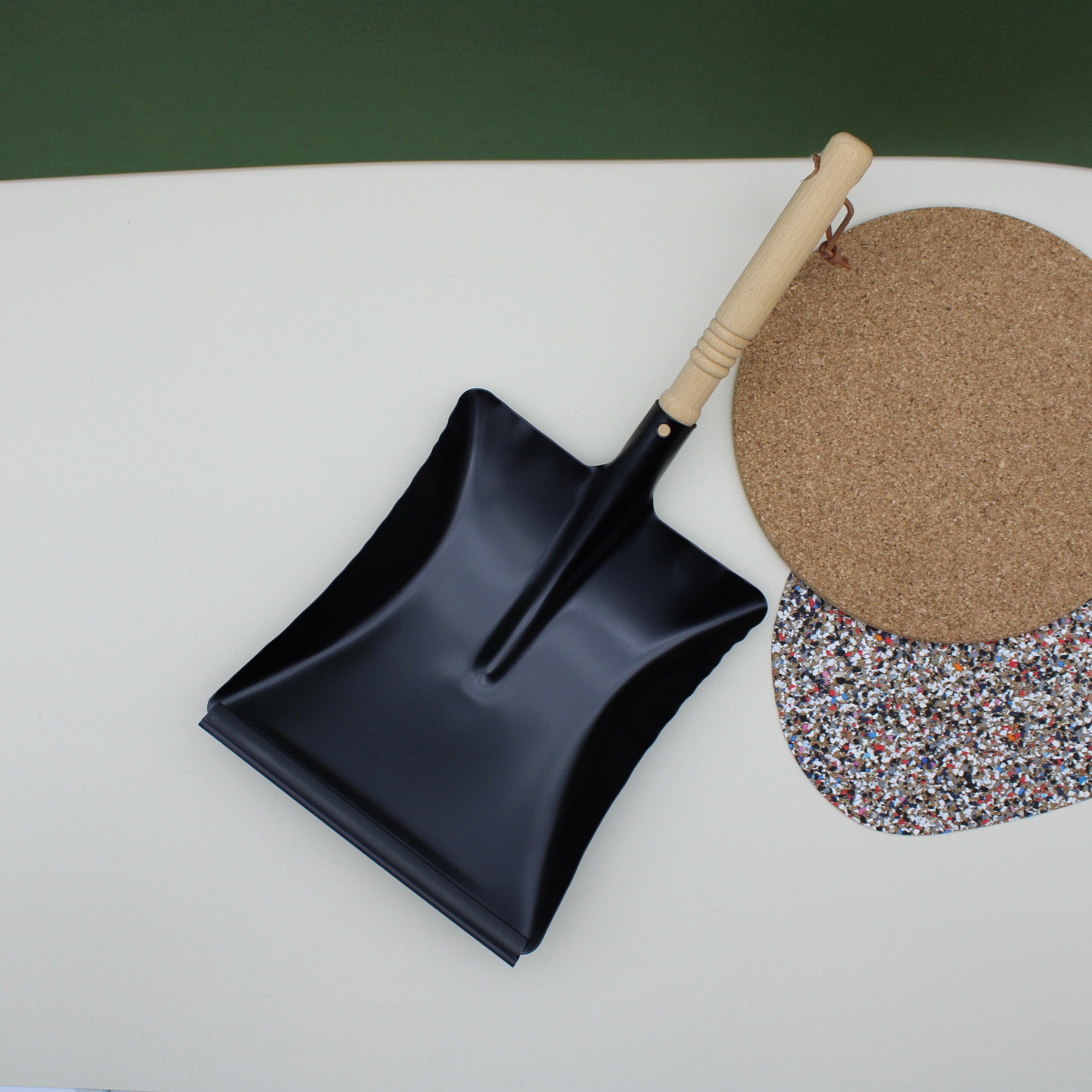 Black Dustpan