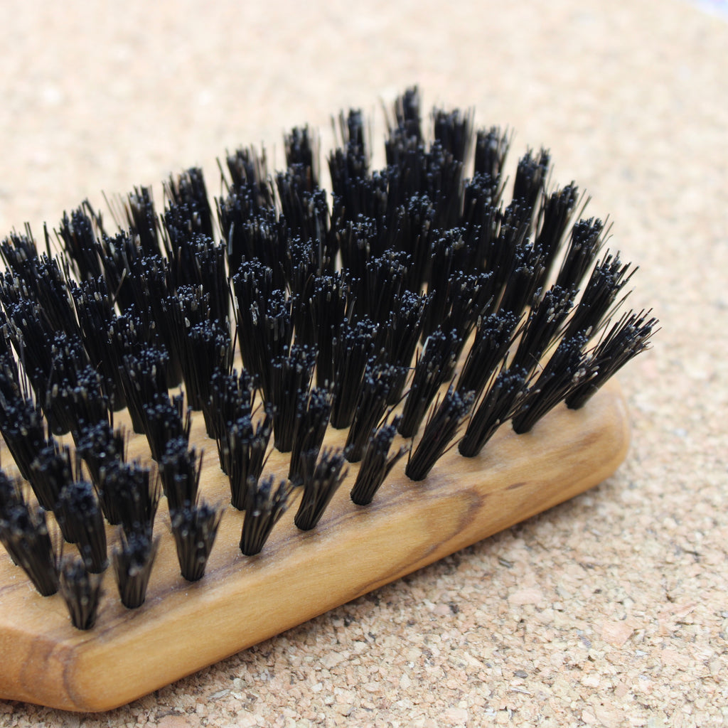 Men’s Hairbrush in Olive Wood & Bristle