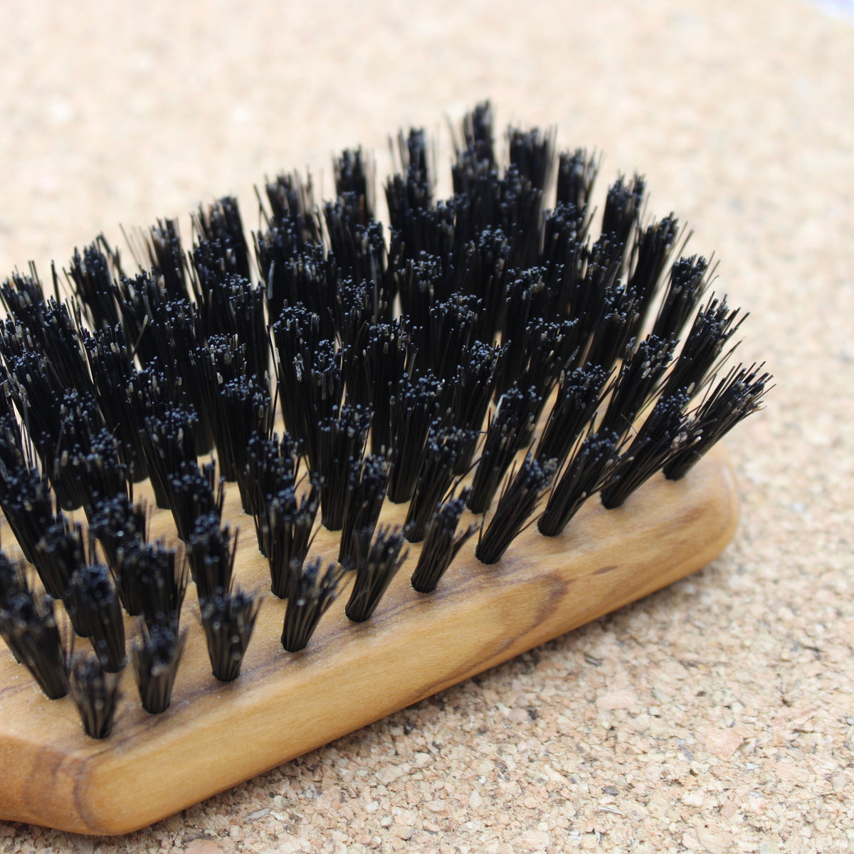 Men’s Hairbrush in Olive Wood & Bristle