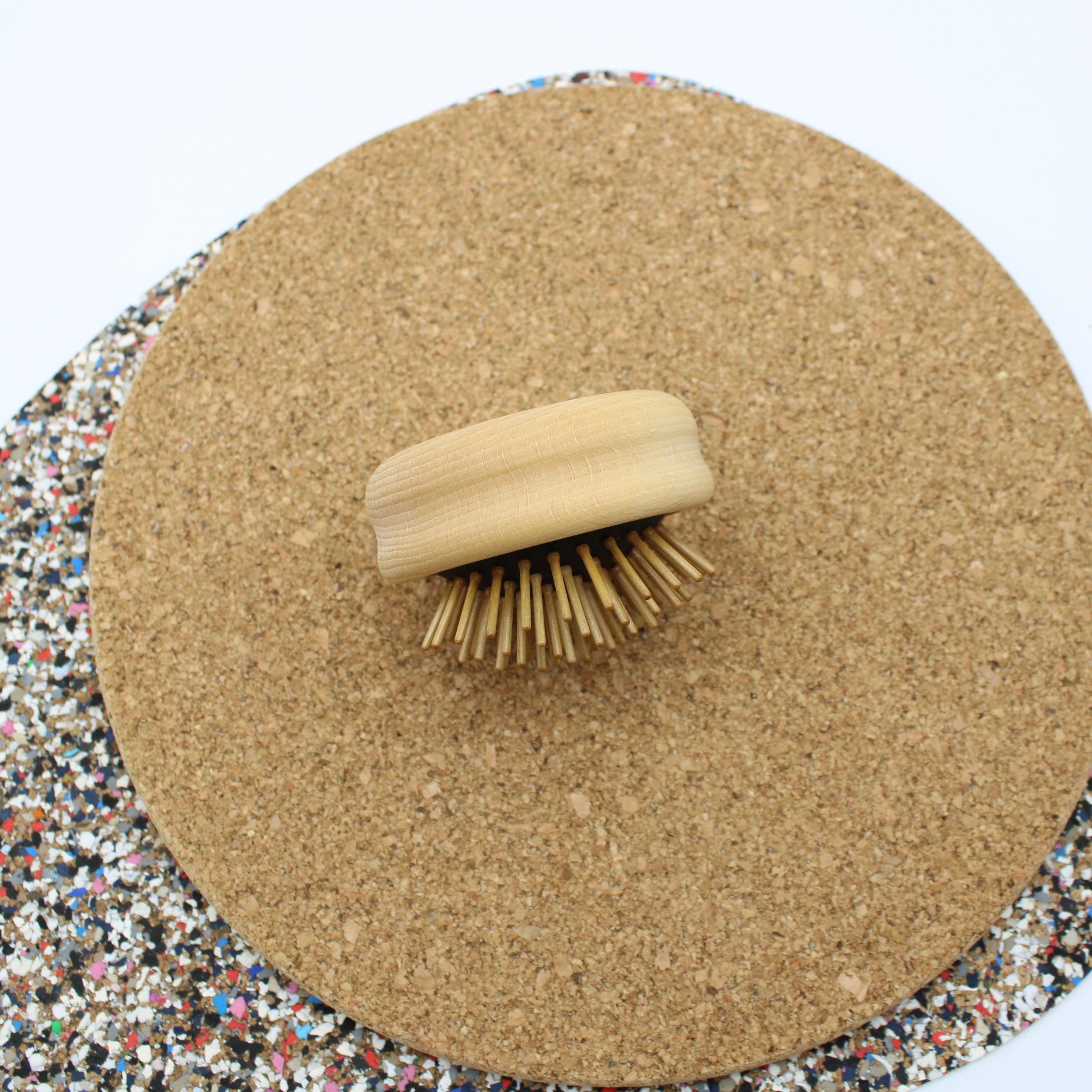 Pop-up Hairbrush