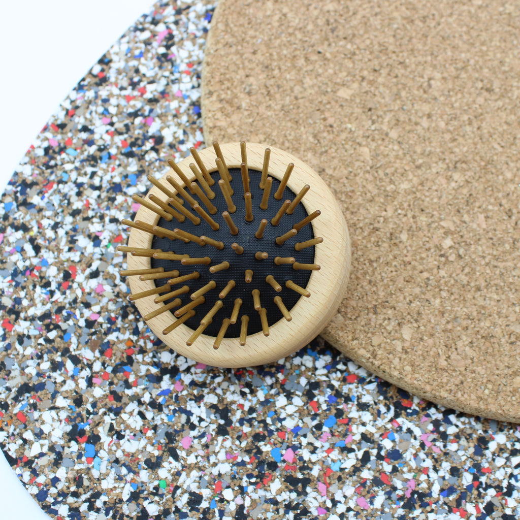 Pop-up Hairbrush