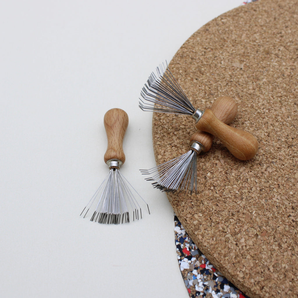 Comb and brush cleaner